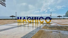Imagem de Machico «pinta-se» de azul e amarelo em homenagem à Ucrânia