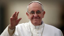 Imagem de Francisco recorda Bento XVI como «um grande mestre da catequese»