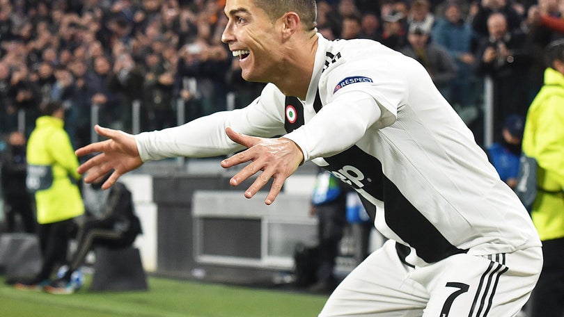 Imagem de Ronaldo assiste na vitória da Juventus frente ao Valência