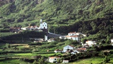 Imagem de Moradores da Ponta da Fajã notificados para abandonar as suas habitações [Vídeo]