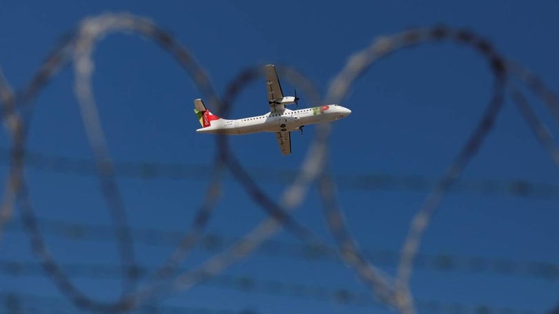 Imagem de Governo mantém restrições a voos e cruzeiros com exceções