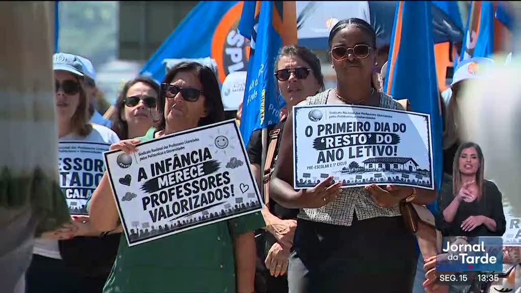 Imagem de Professores do ensino básico protestam em Belém