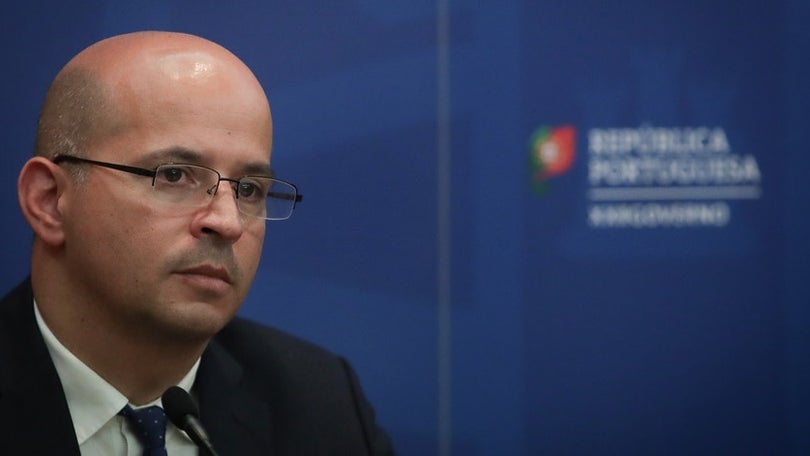 Imagem de Dívida pública só volta a ficar abaixo do valor pré-crise em 2024