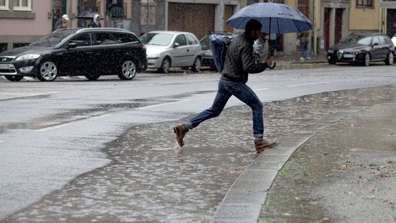 Ilhas dos Açores sob aviso amarelo devido a chuva forte e vento