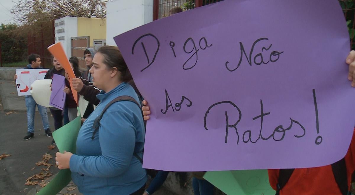 Protesto na escola - VÍDEO - Graciosa Online - RTP Açores - RTP