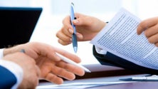Imagem de Letras pequeninas proibidas nos contratos de adesão