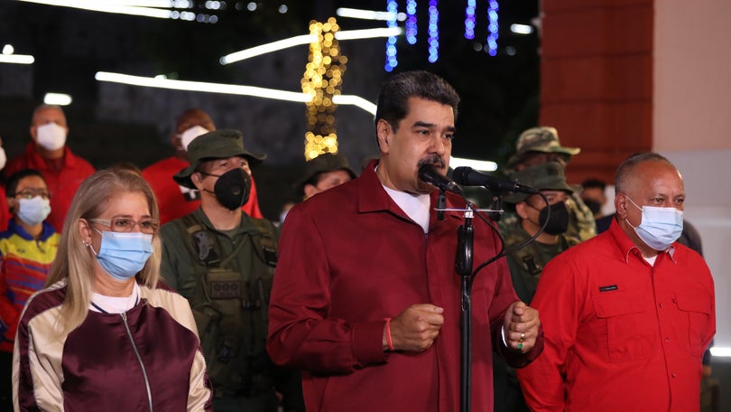 Imagem de Maduro celebra vitória