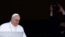 Imagem de Papa considera «escandaloso» gastos em armamento