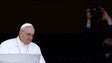 Imagem de Papa considera «escandaloso» gastos em armamento