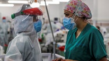 Imagem de Covid-19: Mais de 80% dos profissionais de saúde infetados já estão a trabalhar