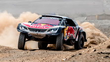 Sebastien  Loeb faz história no Dakar