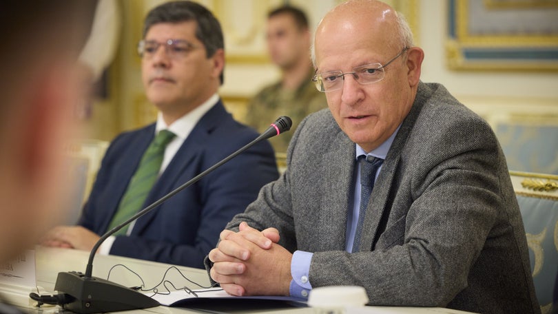 Santos Silva considera poder expulsar deputados em caso de ofensa ou interrupção