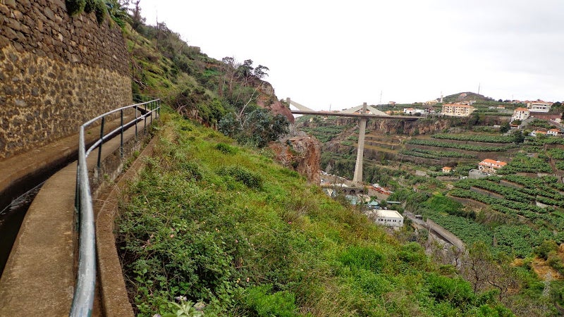 Imagem de Turista sofre queda de cerca de 100 metros na Levada dos Socorridos