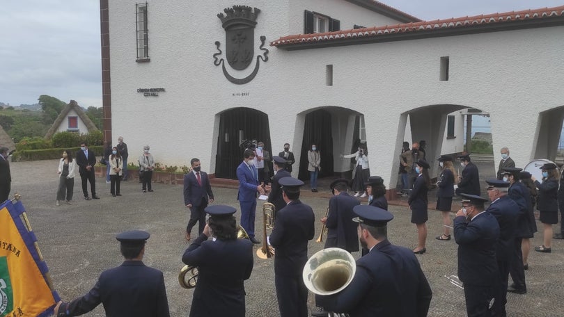 Imagem de Governo atrasa-se para sessão solene