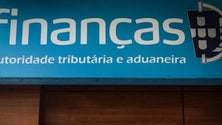 Imagem de Funcionário das Finanças admite ter cobrado coimas indevidamente por «estupidez»