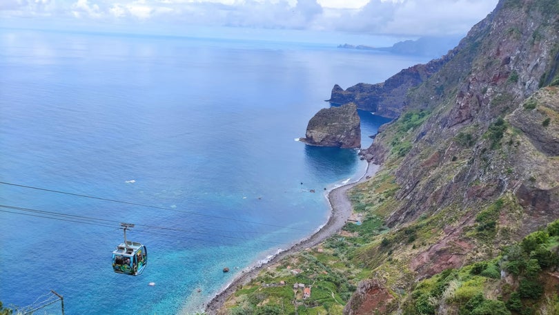 Imagem de Cabine de teleférico cai na Rocha do Navio