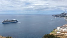 Imagem de Madeira com aviso amarelo devido ao tempo quente