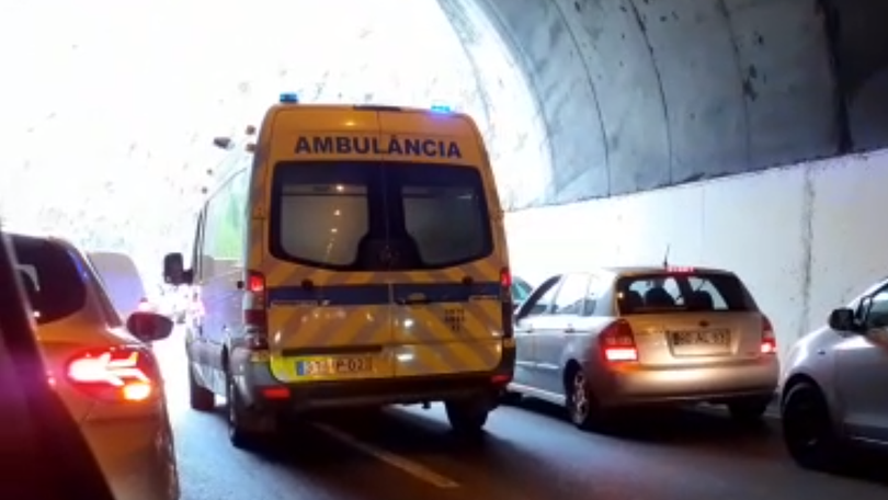 Acidente congestiona trânsito no túnel do Cabo Girão