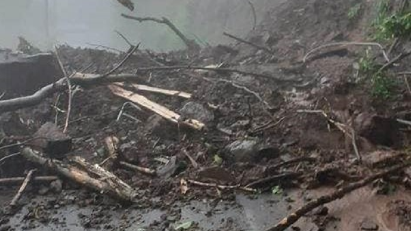 Imagem de Várias estradas encerradas devido ao mau tempo