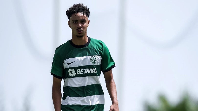 Imagem de João Muniz marca pelo Sporting no amigável frente ao Farense