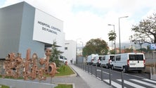 Imagem de O custo do parque de estacionamento do Hospital do Funchal levou o JPP a mostrar no parlamento um cartaz onde pede a redução de preços (Áudio)
