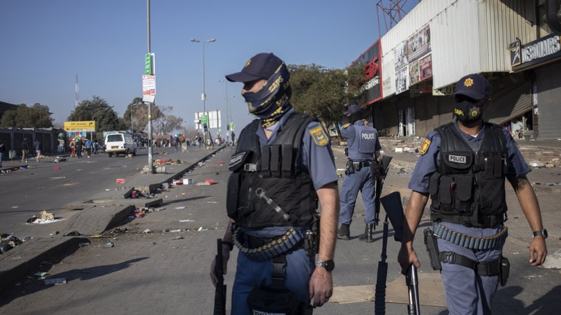 Imagem de Pelo menos 32 pessoas morreram na África do Sul