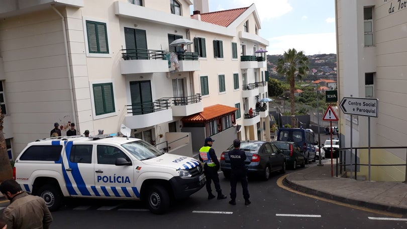Imagem de Três detidos em rusga no Bairro da Palmeira
