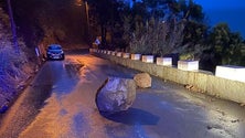 Imagem de Queda de pedras condiciona estrada
