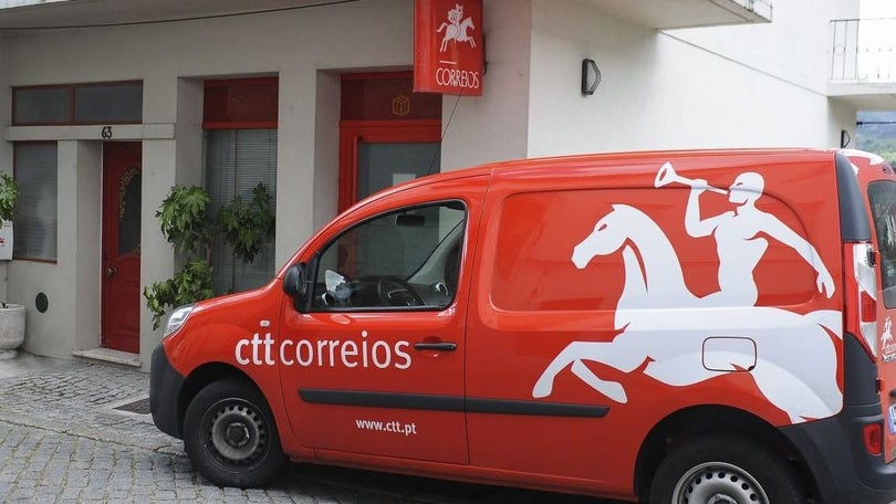 Imagem de Covid-19: CTT antecipam emissão de vales e alargam prazo de pagamento das pensões