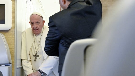 Papa Francisco já voa de regresso a Roma