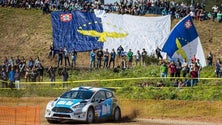Imagem de Grupo exibe bandeira dos Açores durante o Rali (Vídeo)
