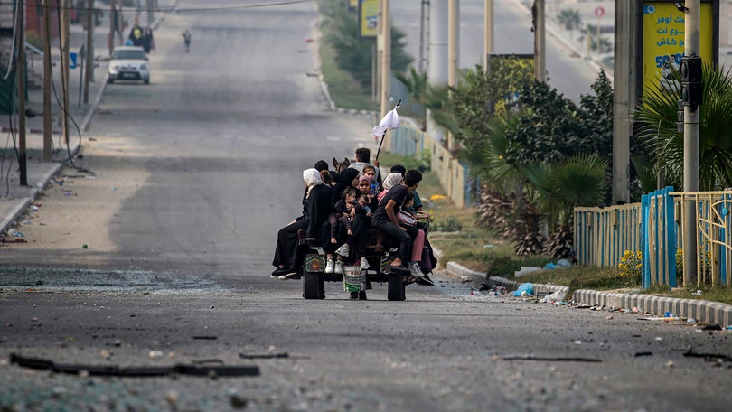 Imagem de Hamas diz que 27 pessoas morreram num ataque junto a escola da ONU