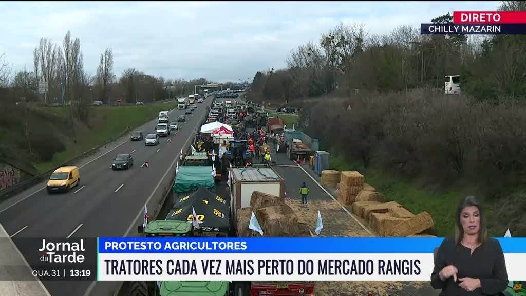 Tratores a poucos quilómetros de linha vermelha traçada pelo Governo francês