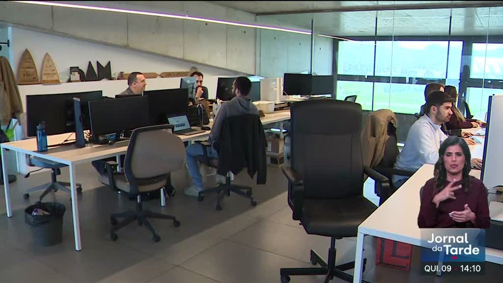 Demolição do Edifício Transparente no Porto preocupa trabalhadores