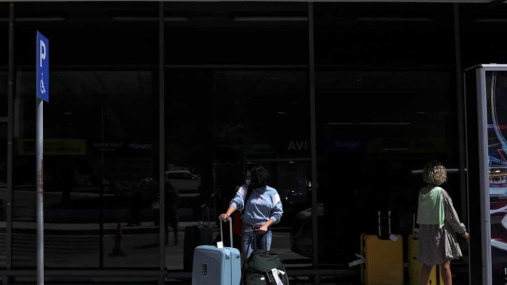 Imagem de Covid-19: Grécia volta a receber voos do Reino Unido mas exige teste negativo