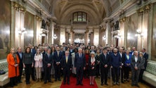 Parlamento cumpre minuto de silêncio pelas vítimas da guerra na Ucrânia