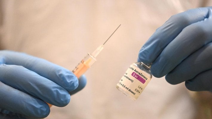 Imagem de Itália suspende uso de vacinas da AstraZeneca