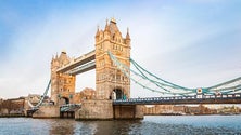 Imagem de Covid-19: Inglaterra começa desconfinamento com reabertura de piscinas e teatros ao ar livre