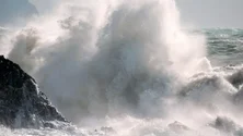 Imagem de Emitido aviso de agitação forte para o mar da Madeira