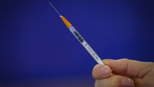 Imagem de Bruxelas formaliza compra 1,8 mil milhões de doses de vacina da Pfizer