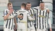 Imagem de Ronaldo marca mais dois golos