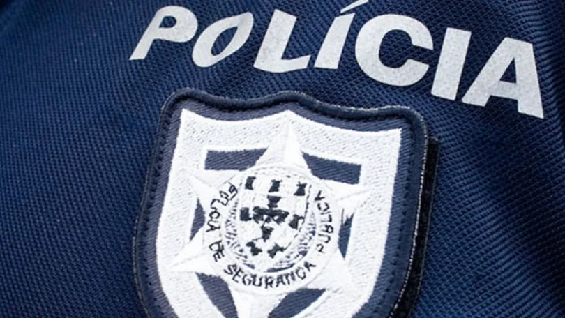 Imagem de PSP recupera objetos furtados num estabelecimento no Arco da Calheta