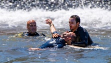 Imagem de Surfistas recebem formação em salvamento aquático
