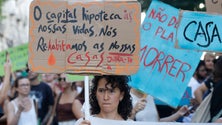 Imagem de Habitação: Pelo menos oito mil manifestantes preenchem rua de Santa Catarina no Porto