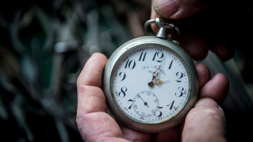 Relógios adiantam uma hora na madrugada de domingo