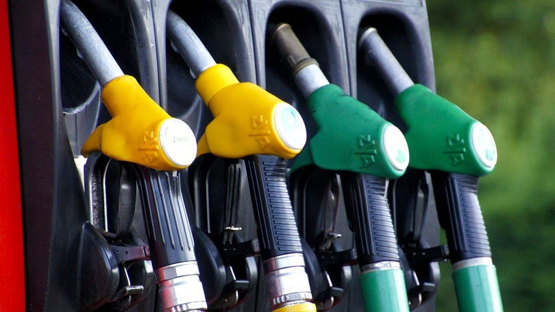 Combustíveis descem de preço na segunda-feira
