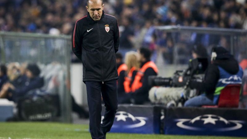 Imagem de Leonardo Jardim volta ao Mónaco e é `traído` por expulsão e penáltis