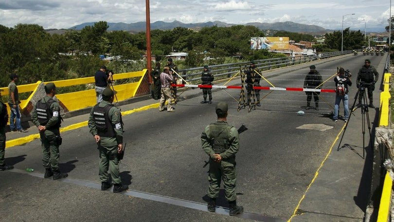 Imagem de Colômbia, Venezuela e Brasil mobilizam tropas para as fronteiras comuns