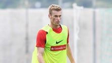 Imagem de Marítimo anuncia saída de central brasileiro Douglas Grolli para o Japão