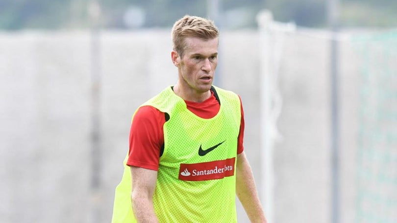 Imagem de Marítimo anuncia saída de central brasileiro Douglas Grolli para o Japão
